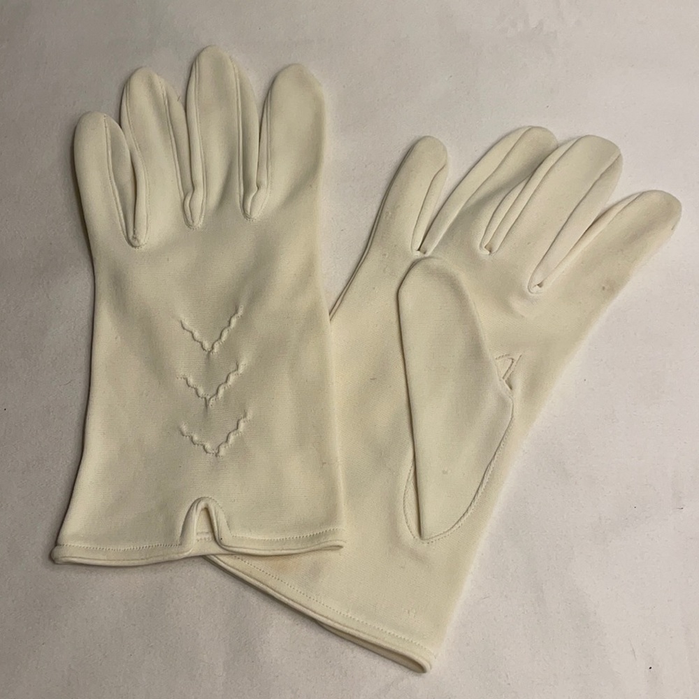 Vintage Cream Gloves
